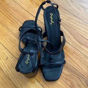 Quips Black Heels Size 8